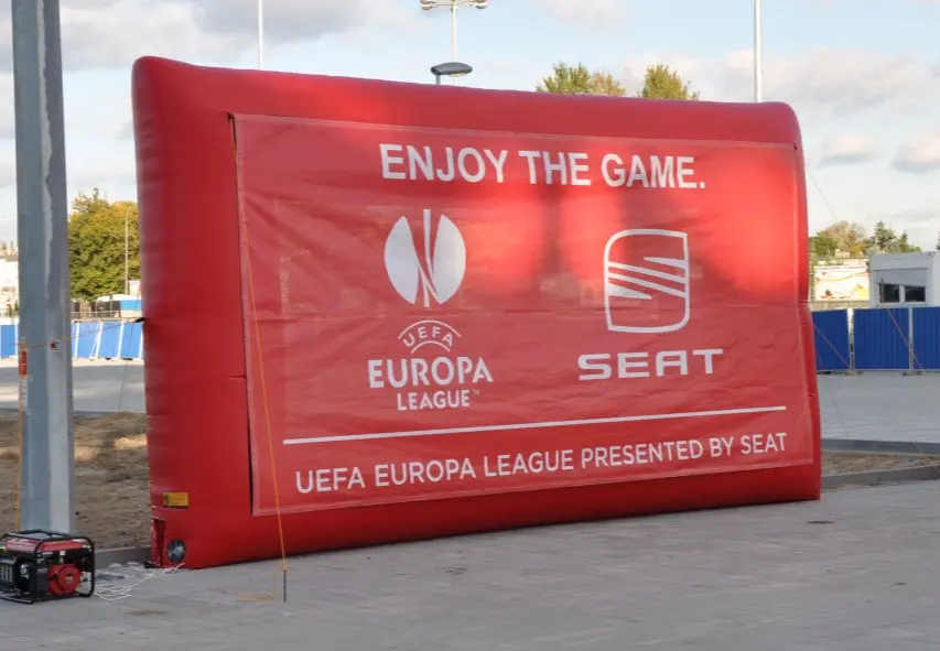 pneumatyczne ekrany reklamowe